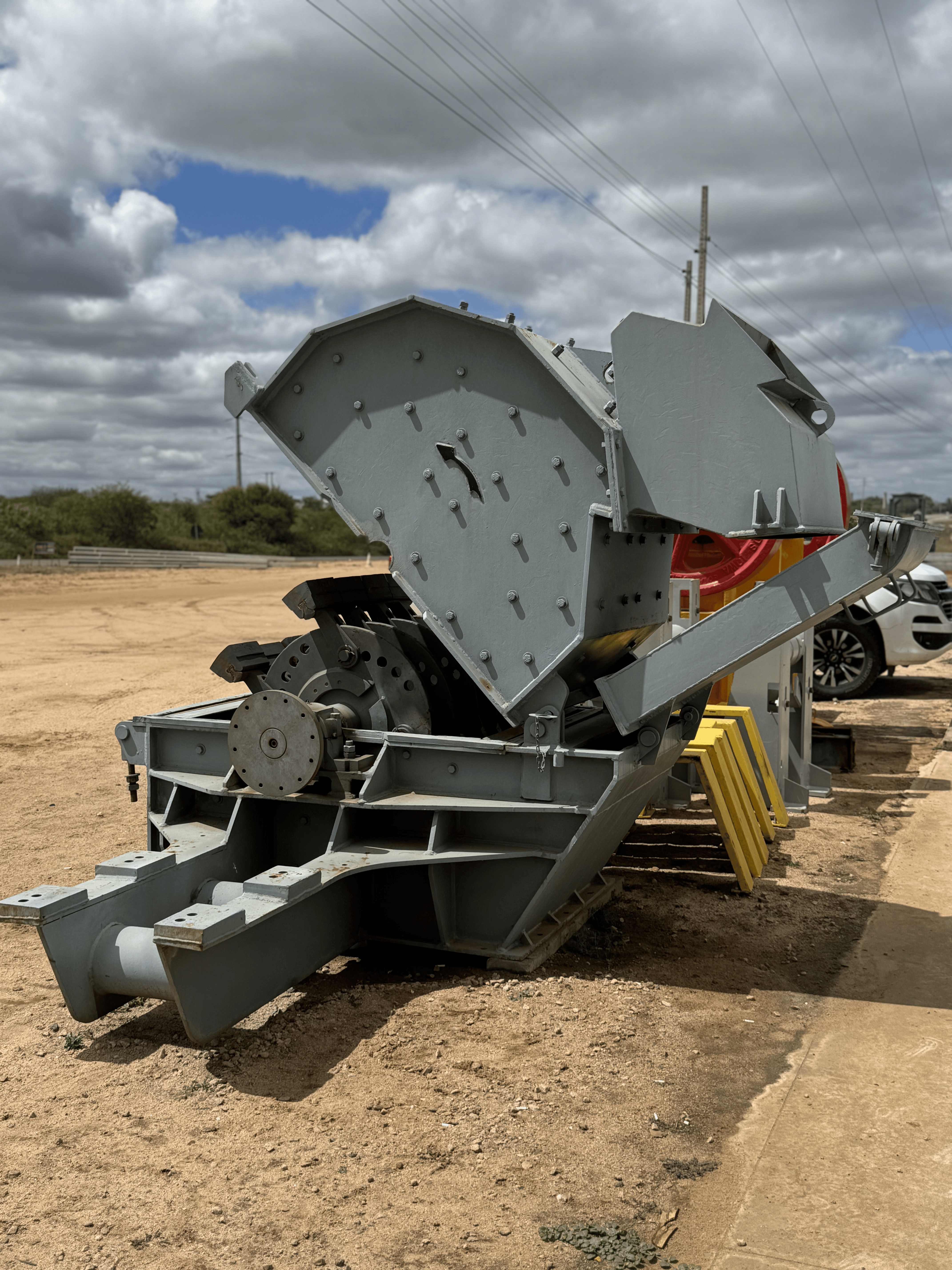 Sistema de britagem móvel para calcário e gipsita da Montadora Pinguim