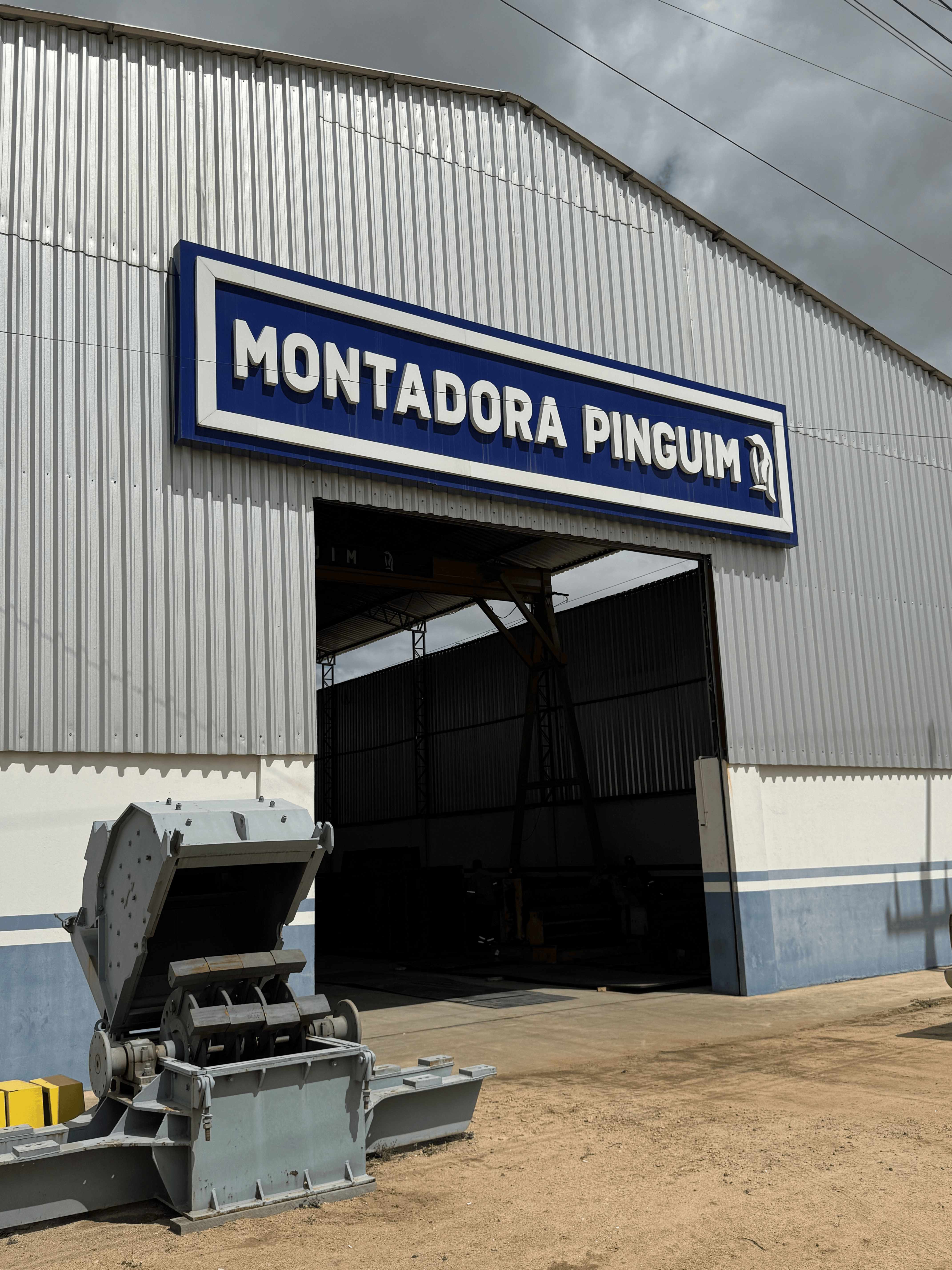 Fachada da fábrica Montadora Pinguim
