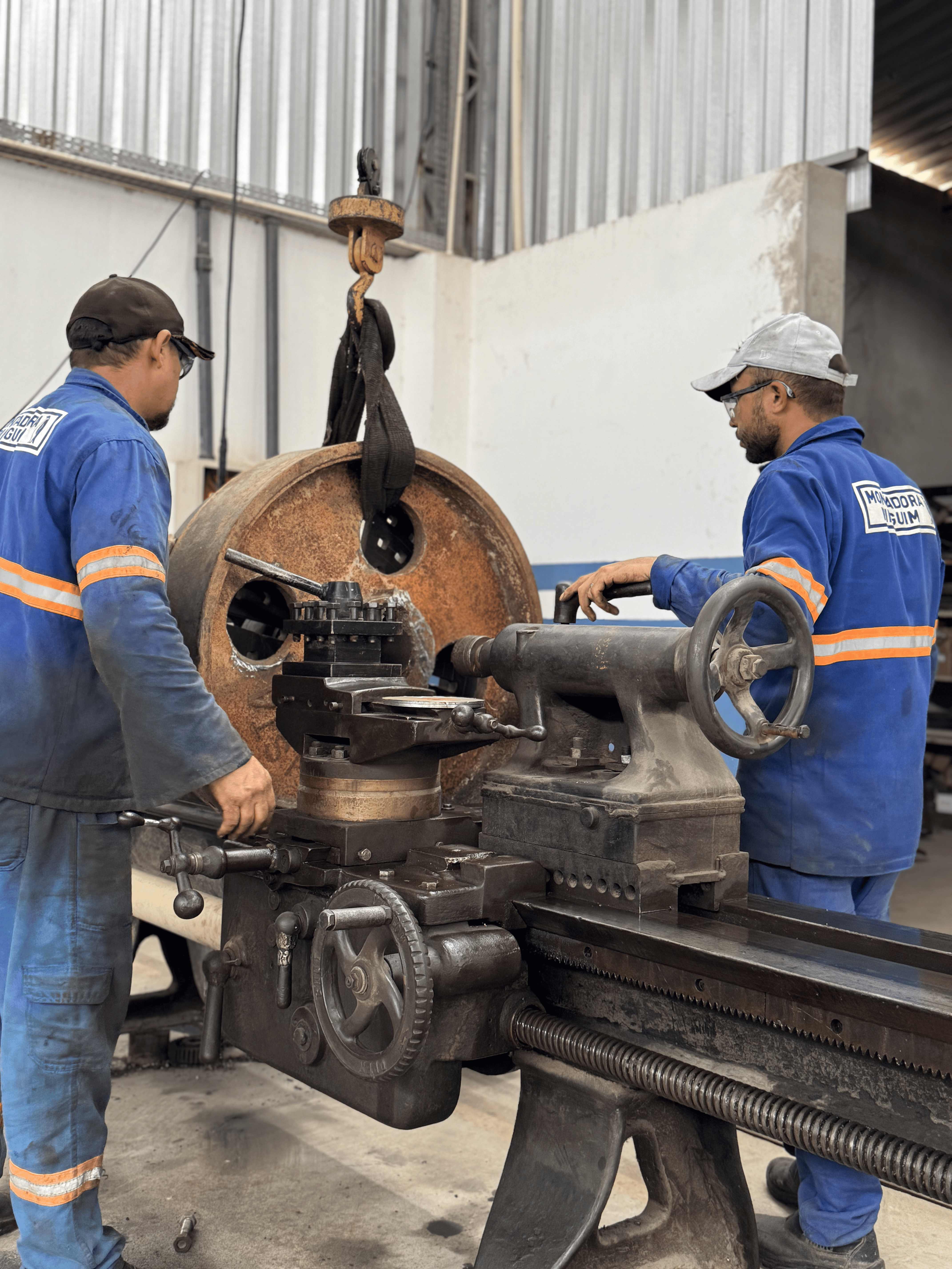 Usinagem de eixos com equipamentos de precisão