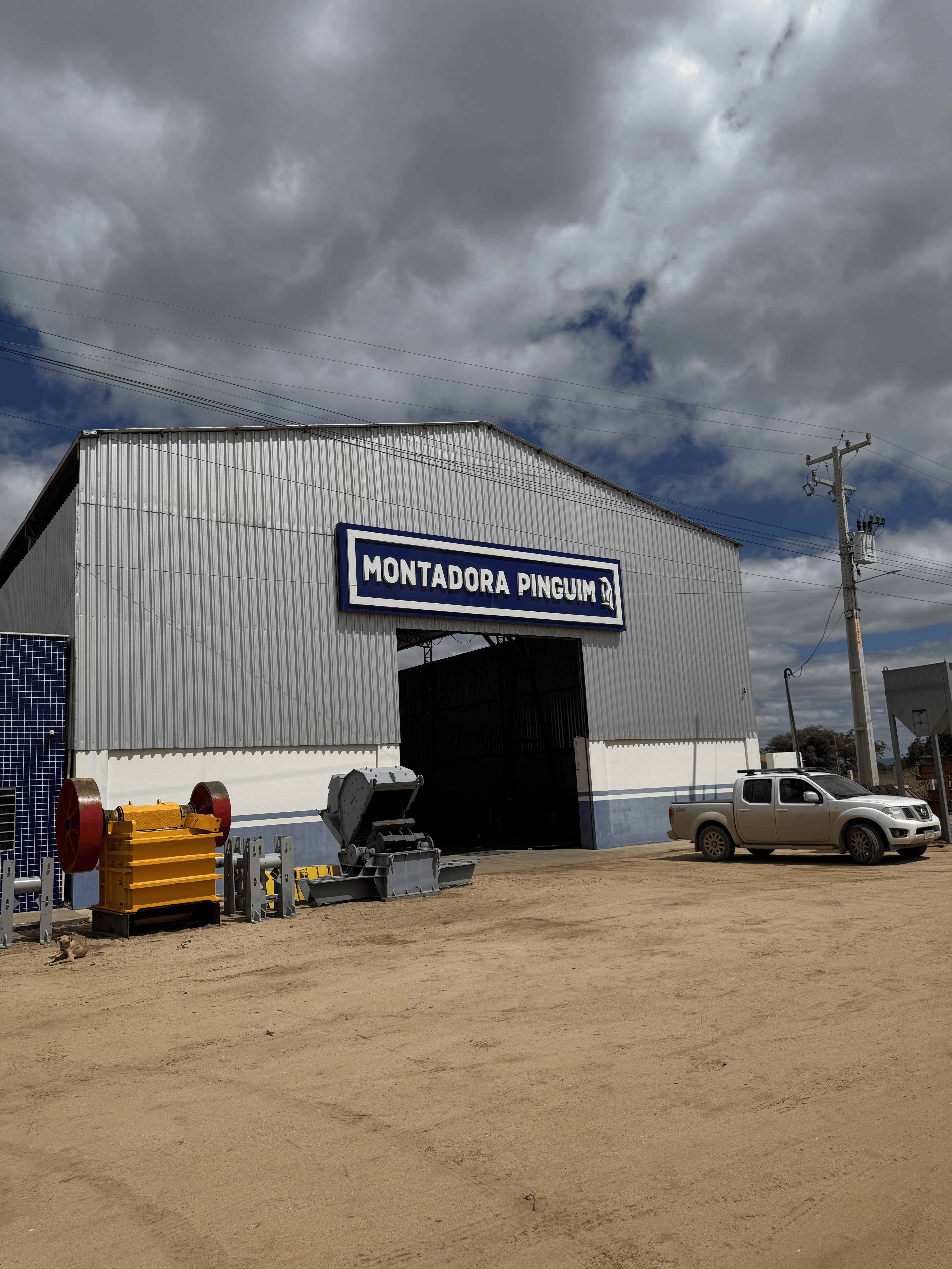 Vista externa da fábrica Montadora Pinguim